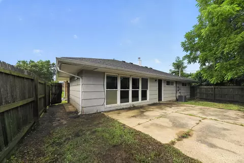 Exterior - 8811 Grenada Dr, Cincinnati, OH 45231 photo 3 of 6