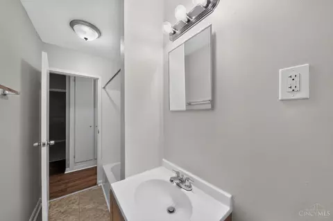 Bath - 8811 Grenada Dr, Cincinnati, OH 45231 photo 1 of 2