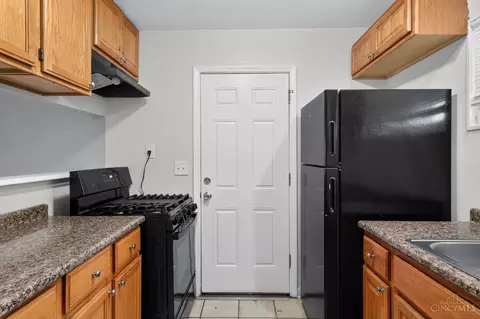 Kitchen - 8811 Grenada Dr, Cincinnati, OH 45231 photo 1 of 2
