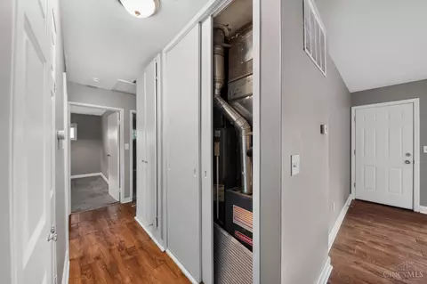 Entry Way - 8811 Grenada Dr, Cincinnati, OH 45231 photo 3 of 4