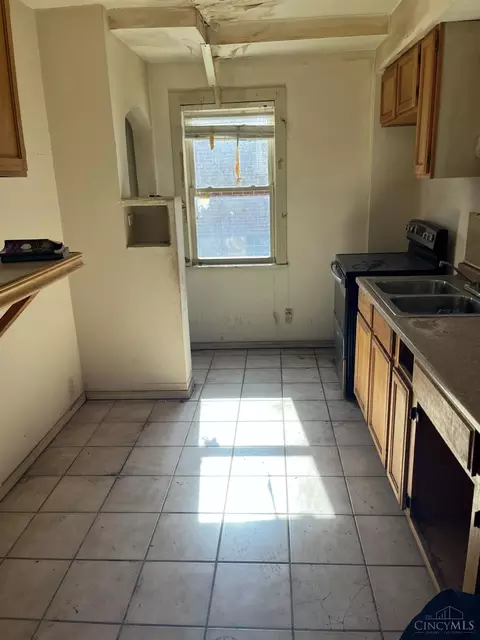 Kitchen - 4905 Corinth Ave, Cincinnati, OH 45237 photo 1 of 1