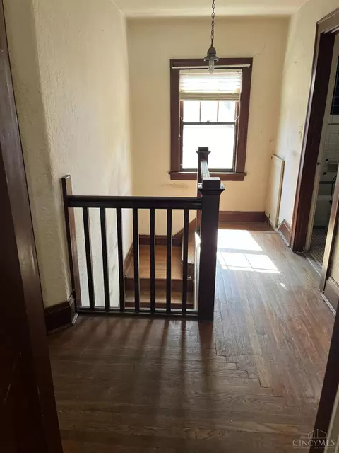 Entry Way - 4905 Corinth Ave, Cincinnati, OH 45237 photo 3 of 3
