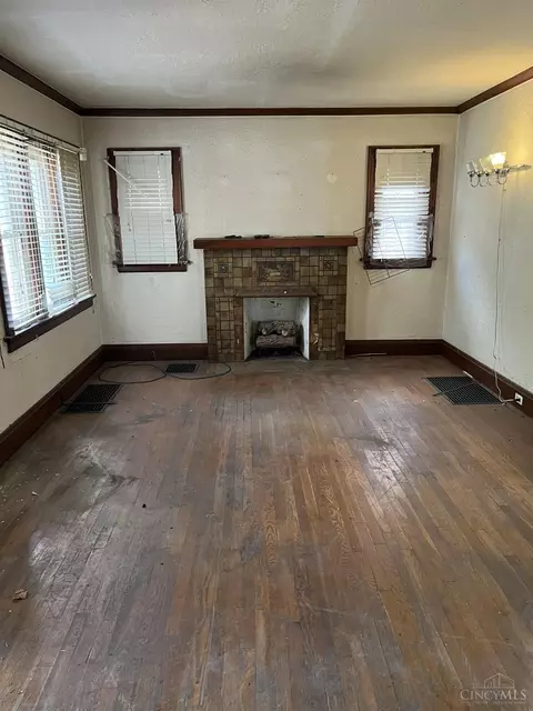 Living - 4905 Corinth Ave, Cincinnati, OH 45237 photo 1 of 1