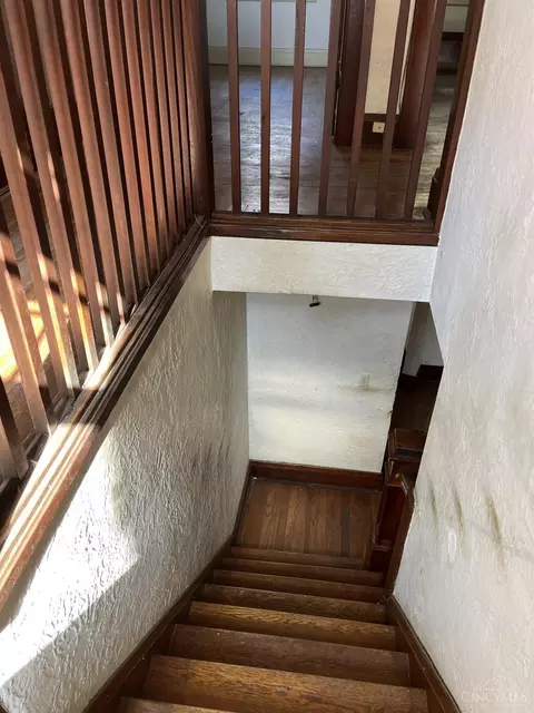 Entry Way - 4905 Corinth Ave, Cincinnati, OH 45237 photo 2 of 3
