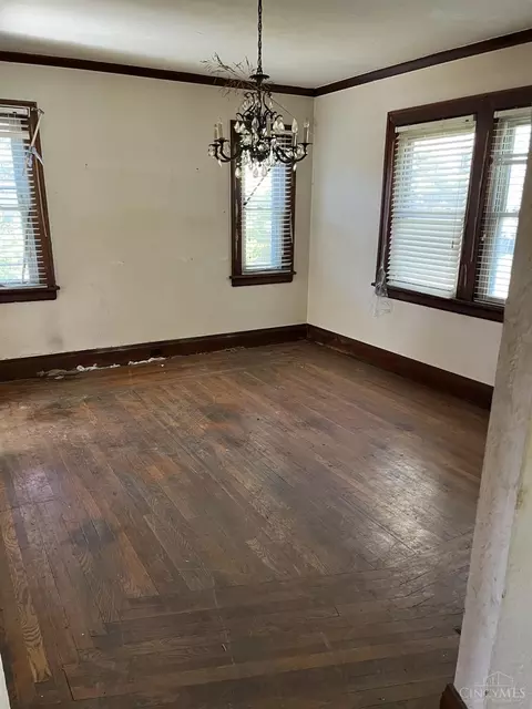 Dining - 4905 Corinth Ave, Cincinnati, OH 45237 photo 1 of 1