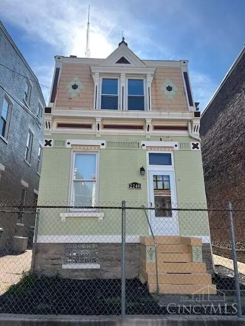 2240 Flora St, Cincinnati, OH 45219