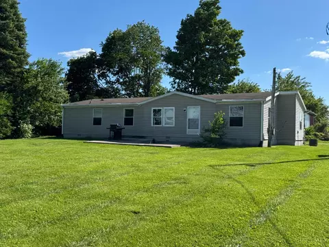 10190 St Rt 73, New Vienna, OH 45159