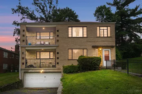 6211 Paddock Rd, Cincinnati, OH 45216