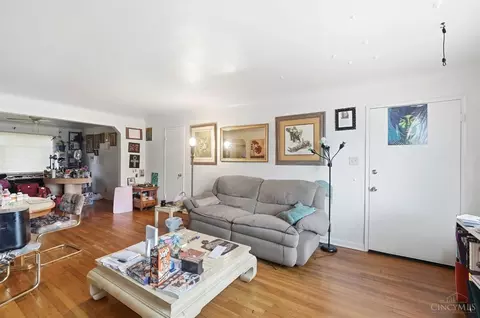 Living - 6211 Paddock Rd, Cincinnati, OH 45216 photo 2 of 9