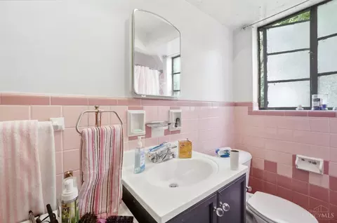 Bath - 6211 Paddock Rd, Cincinnati, OH 45216 photo 5 of 6