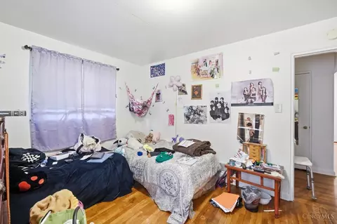 Bedroom - 6211 Paddock Rd, Cincinnati, OH 45216 photo 6 of 12