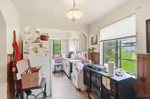 Kitchen - 6211 Paddock Rd, Cincinnati, OH 45216 photo 5 of 8