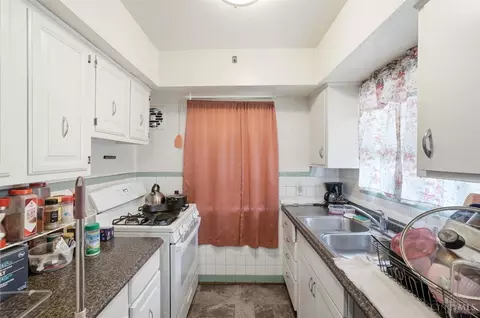 Kitchen - 6211 Paddock Rd, Cincinnati, OH 45216 photo 1 of 8