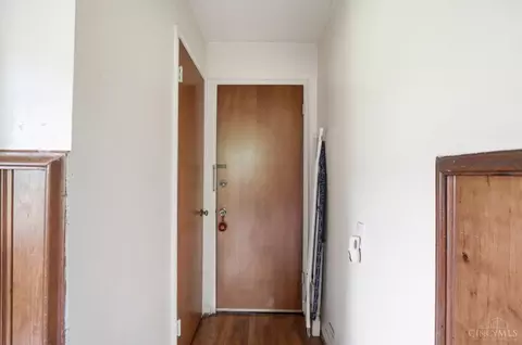 Entry Way - 6211 Paddock Rd, Cincinnati, OH 45216 photo 8 of 10