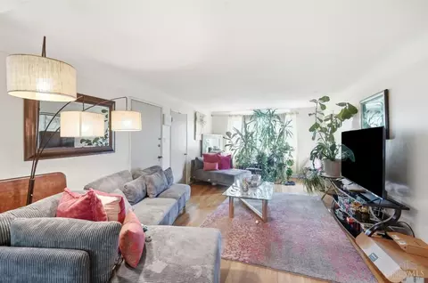 Living - 6211 Paddock Rd, Cincinnati, OH 45216 photo 7 of 9