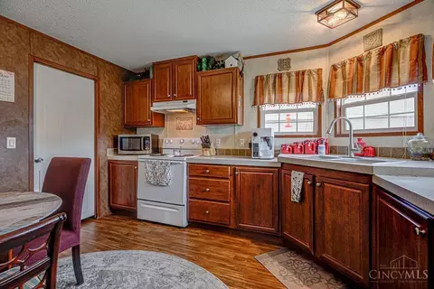 Kitchen - 2629 Ruby Ln, Middletown, OH 45044 photo 3 of 5