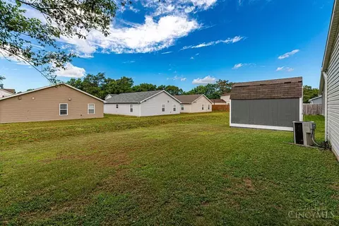 Exterior - 2629 Ruby Ln, Middletown, OH 45044 photo 5 of 7