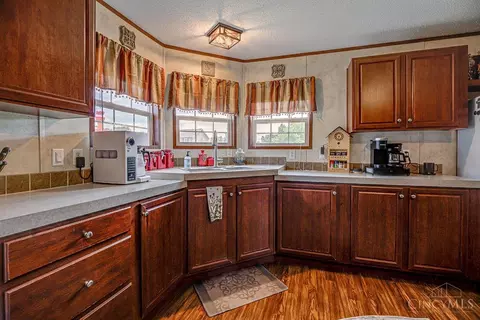 Kitchen - 2629 Ruby Ln, Middletown, OH 45044 photo 4 of 5