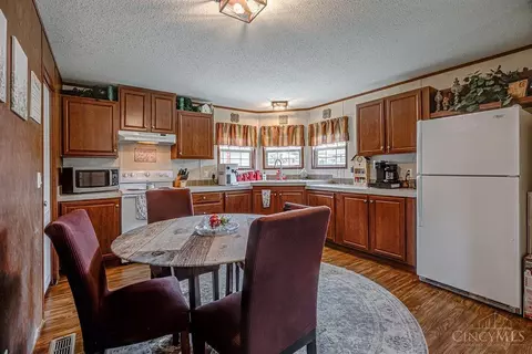 Kitchen - 2629 Ruby Ln, Middletown, OH 45044 photo 5 of 5
