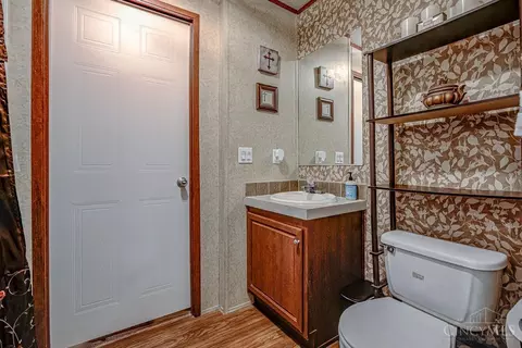 Bath - 2629 Ruby Ln, Middletown, OH 45044 photo 1 of 3