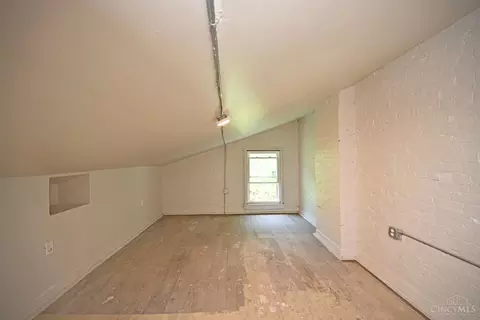 Bedroom - 925 State Ave, Cincinnati, OH 45204 photo 3 of 3