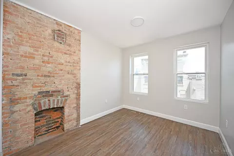 Living - 925 State Ave, Cincinnati, OH 45204 photo 1 of 1