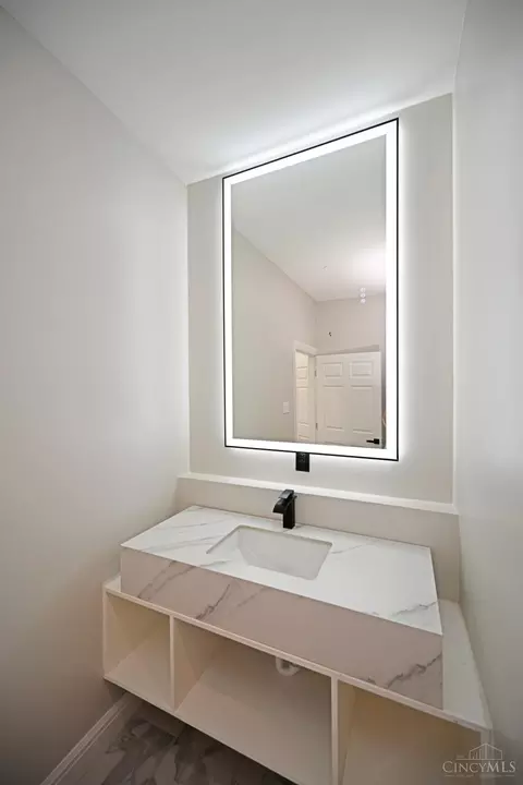 Bath - 925 State Ave, Cincinnati, OH 45204 photo 1 of 4