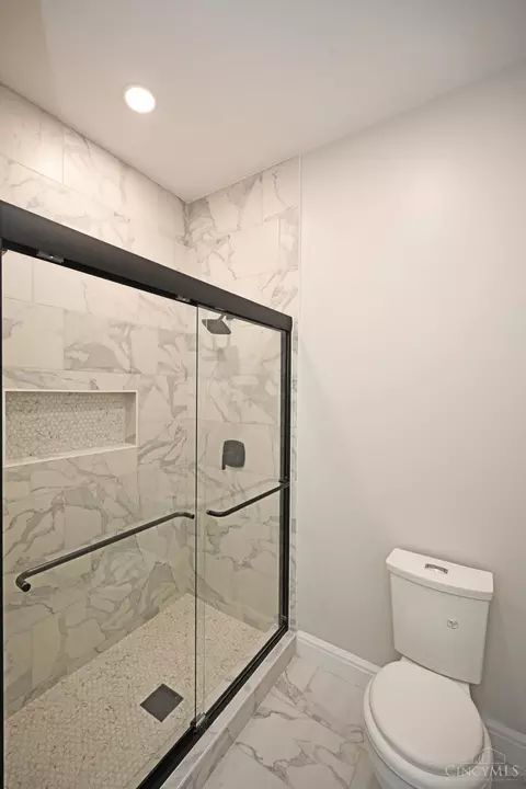 Bath - 925 State Ave, Cincinnati, OH 45204 photo 2 of 4