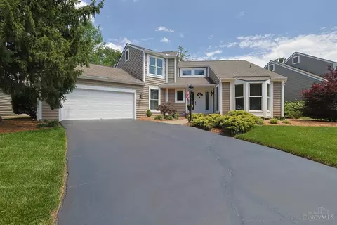9832 Village View Ct, Blue Ash, OH 45241