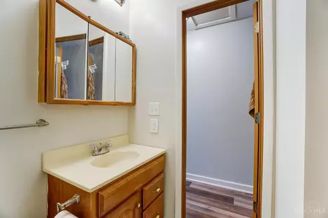 Bath - 5809 Elder St, Fairfax, OH 45227 photo 4 of 5