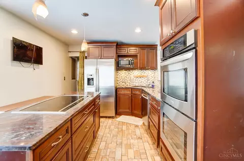 Kitchen - 5809 Elder St, Fairfax, OH 45227 photo 2 of 8