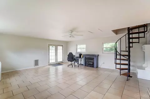 Living - 5809 Elder St, Fairfax, OH 45227 photo 2 of 5