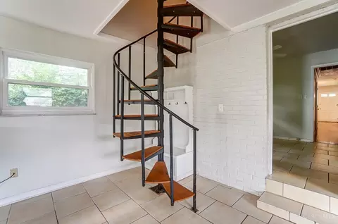 Entry Way - 5809 Elder St, Fairfax, OH 45227 photo 3 of 5