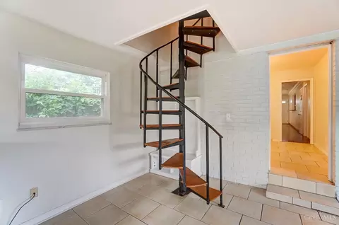 Entry Way - 5809 Elder St, Fairfax, OH 45227 photo 1 of 5