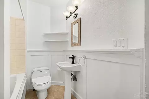 Bath - 2544 Ring Pl, Cincinnati, OH 45204 photo 1 of 2
