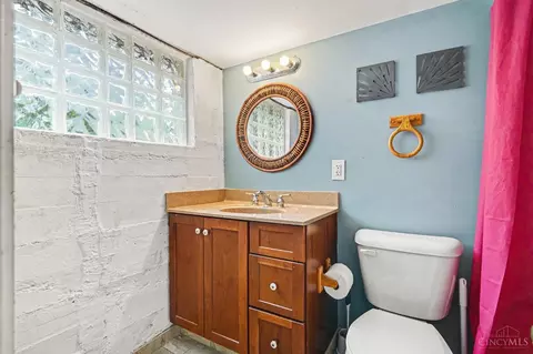 Bath - 2544 Ring Pl, Cincinnati, OH 45204 photo 2 of 2