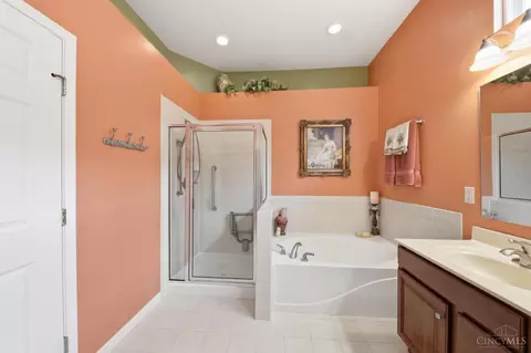 Bath - 3509 Macpherson Pl, Cincinnati, OH 45245 photo 3 of 6