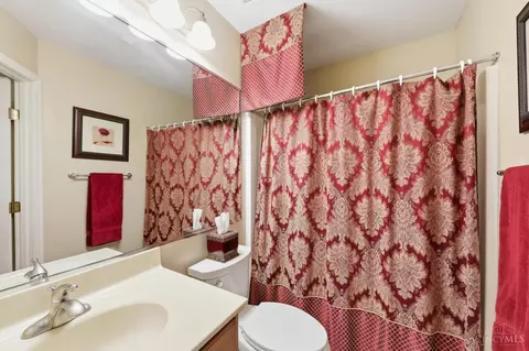 Bath - 3509 Macpherson Pl, Cincinnati, OH 45245 photo 5 of 6