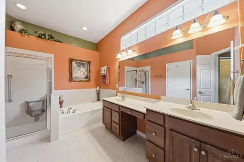 Bath - 3509 Macpherson Pl, Cincinnati, OH 45245 photo 1 of 6