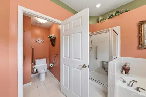 Bath - 3509 Macpherson Pl, Cincinnati, OH 45245 photo 2 of 6