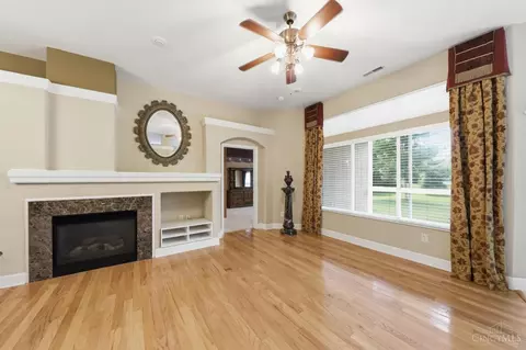 Living - 3509 Macpherson Pl, Cincinnati, OH 45245 photo 3 of 5
