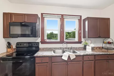 Kitchen - 1897 Springdale Rd, Cincinnati, OH 45231 photo 2 of 2