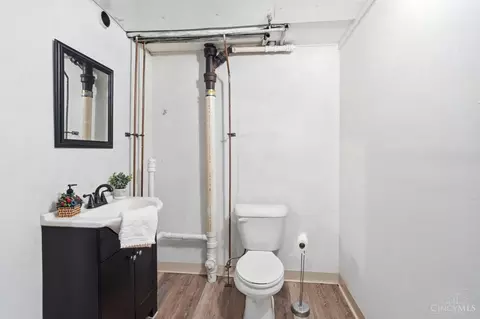 Bath - 1897 Springdale Rd, Cincinnati, OH 45231 photo 3 of 3