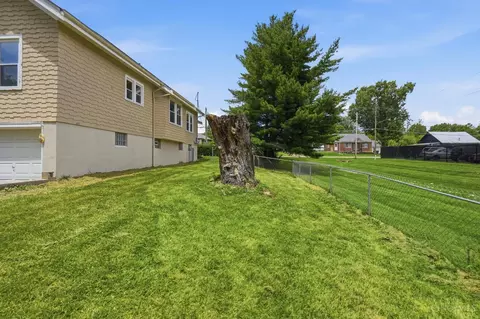 Exterior - 1897 Springdale Rd, Cincinnati, OH 45231 photo 14 of 15