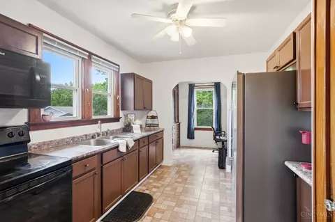 Kitchen - 1897 Springdale Rd, Cincinnati, OH 45231 photo 1 of 2