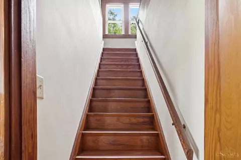 Entry Way - 1897 Springdale Rd, Cincinnati, OH 45231 photo 3 of 5