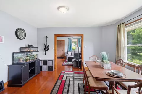 Dining - 1897 Springdale Rd, Cincinnati, OH 45231 photo 2 of 3