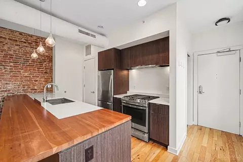 Kitchen - 1509 Pleasant St, Cincinnati, OH 45202 photo 2 of 3