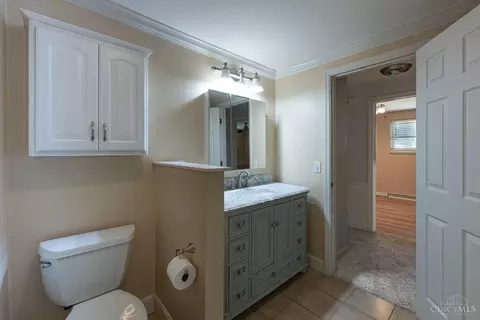 Bath - 567 Lang Rd, Cincinnati, OH 45244 photo 3 of 3