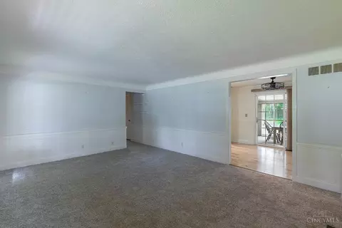 Living - 567 Lang Rd, Cincinnati, OH 45244 photo 3 of 3